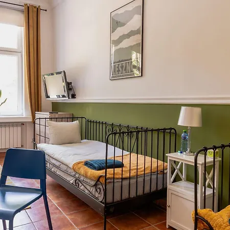 ホステル Atelier レシュノ